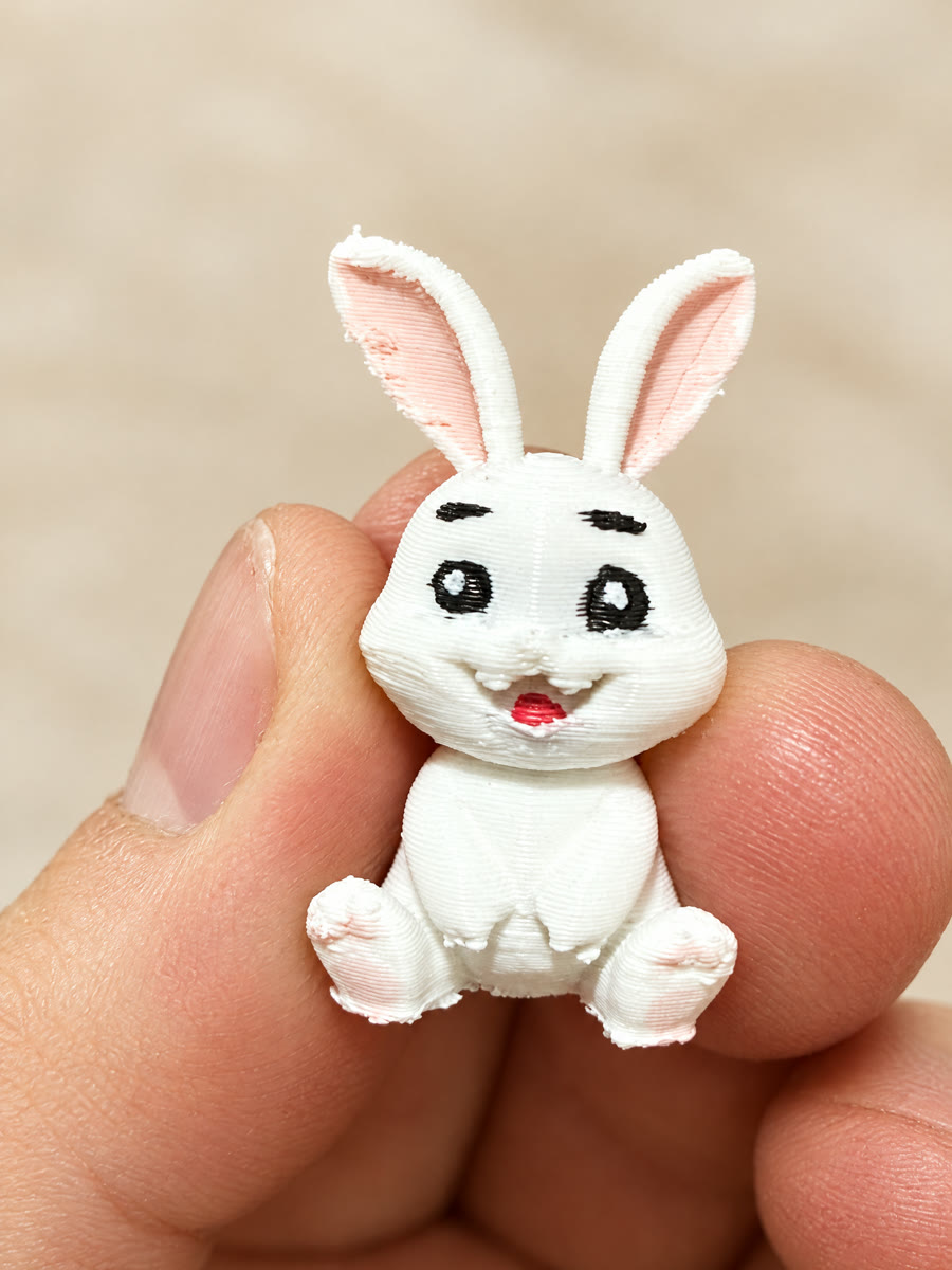 Mini coelhinho branco sorridente