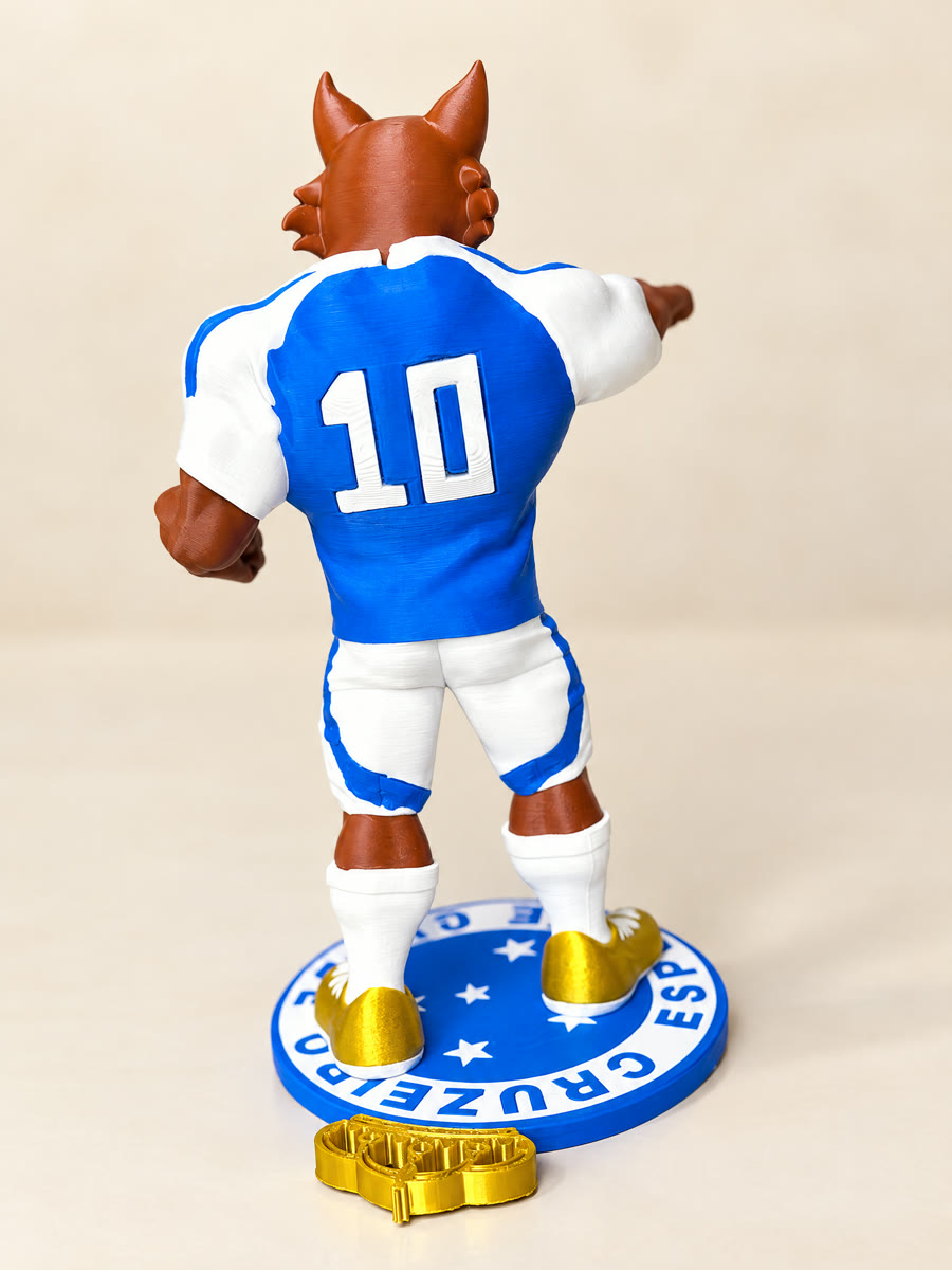 Mascote raposa de camisa azul número 10