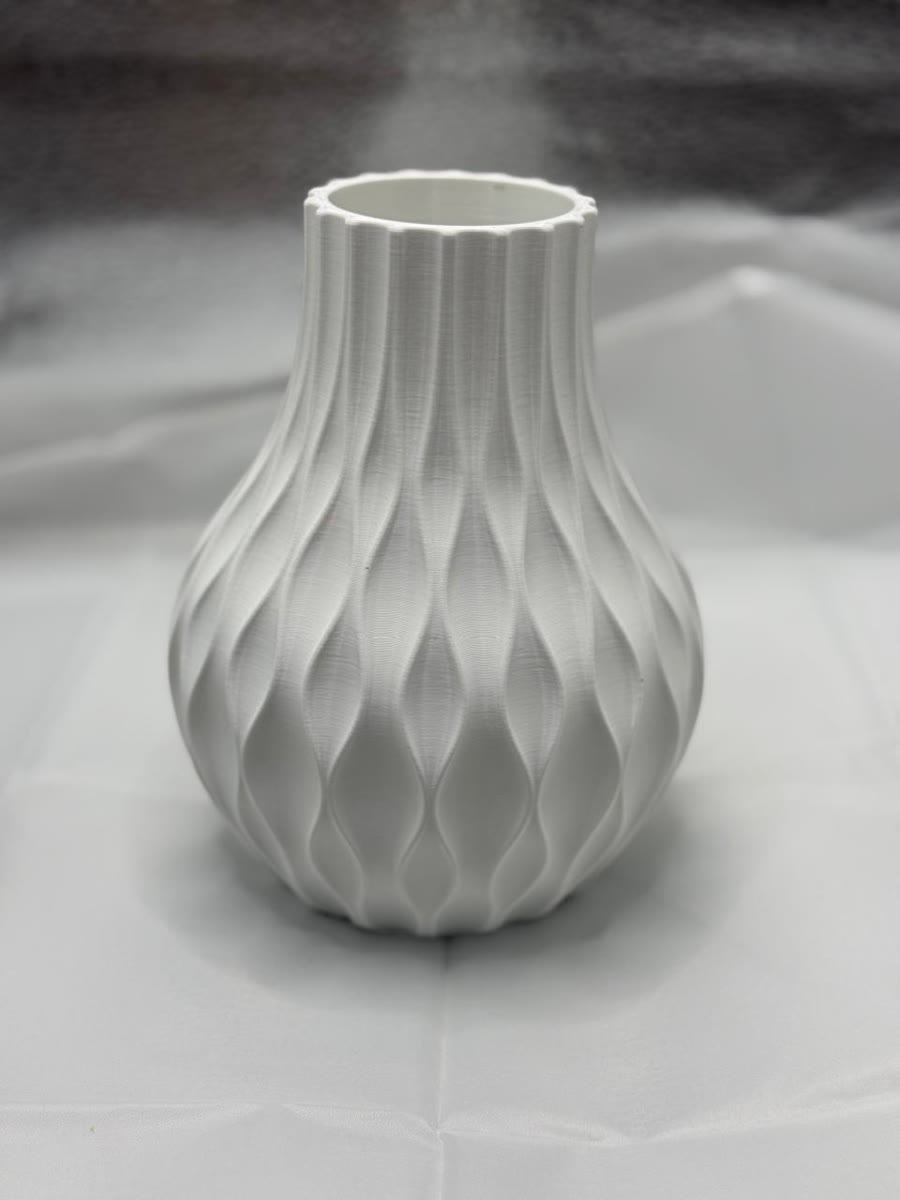 Vaso branco com textura geométrica